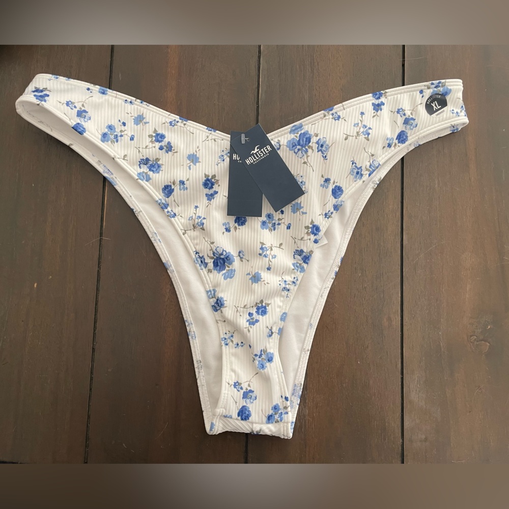 BNWT Hollister high waisted swim bottoms